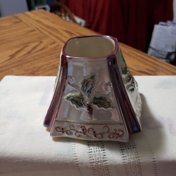 Yankee Candle Topper Holly Cranberry Christmas with Candle - Picture 2 of 9